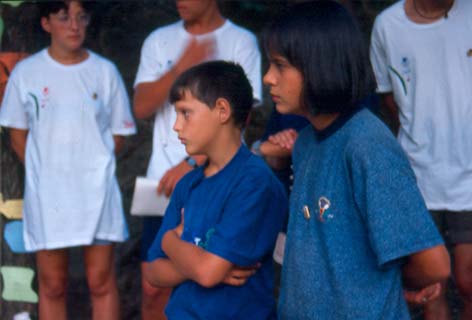 Candeleda (Avila) 1995, Borja y Ruth, al fondo Belén Olmedo.jpg